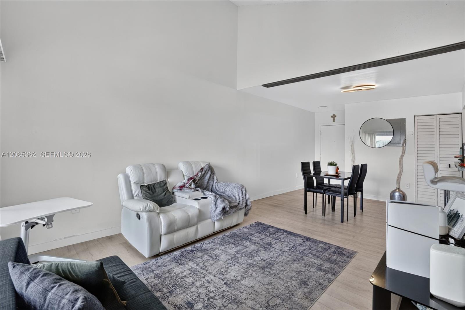 G303 2 / 2 1067 sq. ft. $ 2026-09-08 0 foto