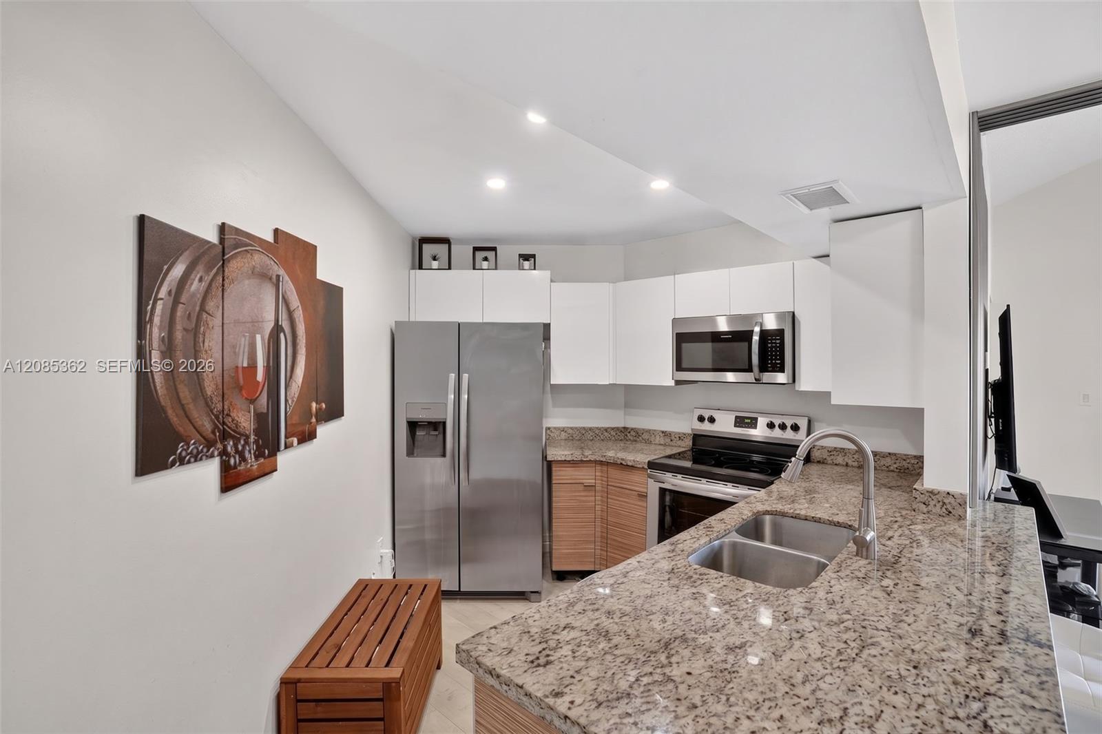 G303 2 / 2 1067 sq. ft. $ 2026-09-08 0 foto