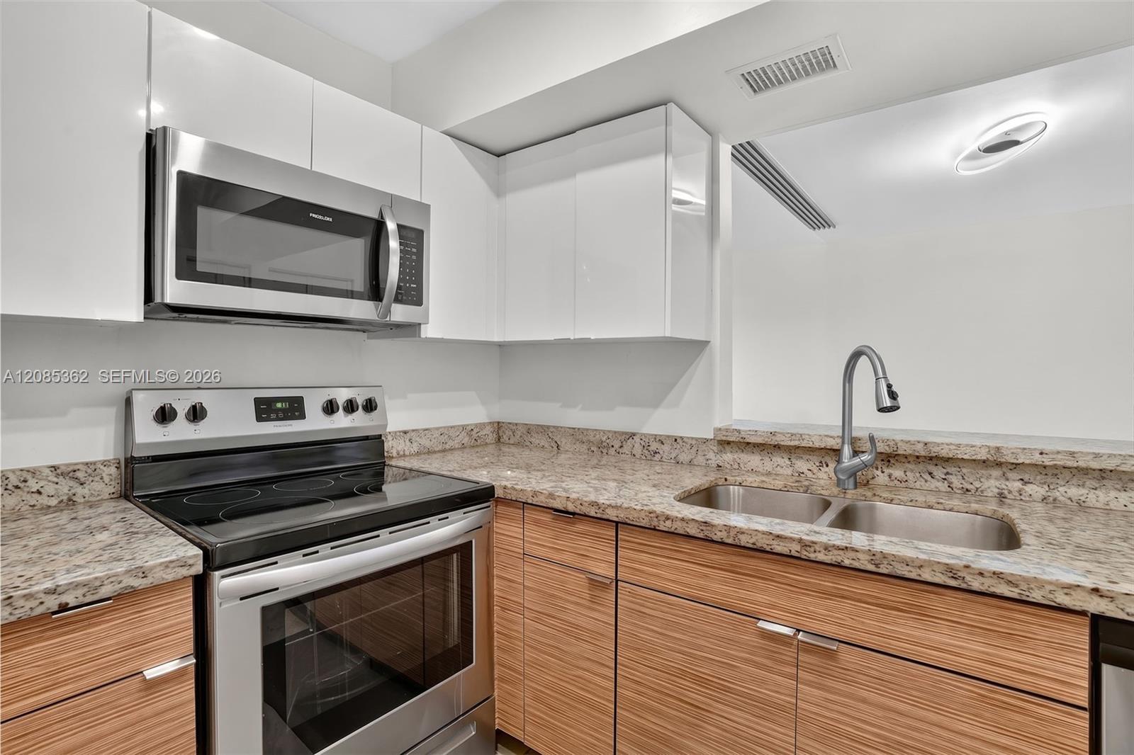 G303 2 / 2 1067 sq. ft. $ 2026-09-08 0 foto