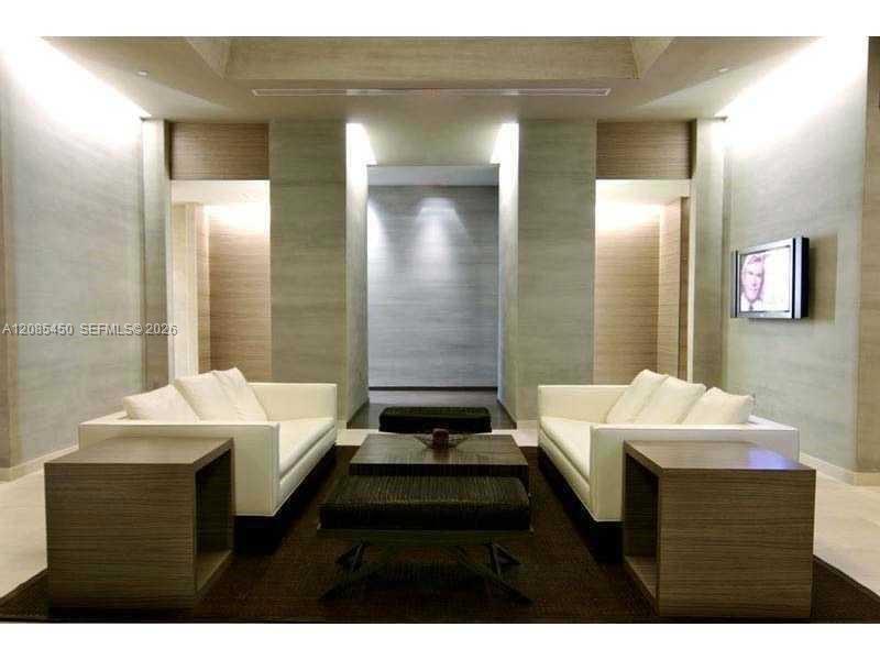 See details 5001 3 / 3 2065 sq. ft. $ 2026-09-08 0 Photo