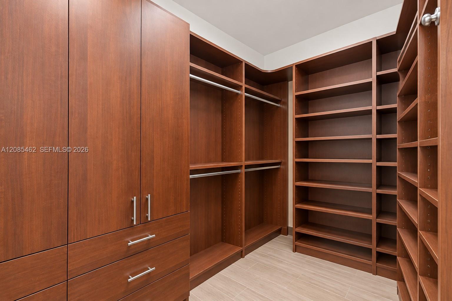 Ver detalles 2104 3 / 3 2030 sq. ft. $ 2026-09-08 0 foto