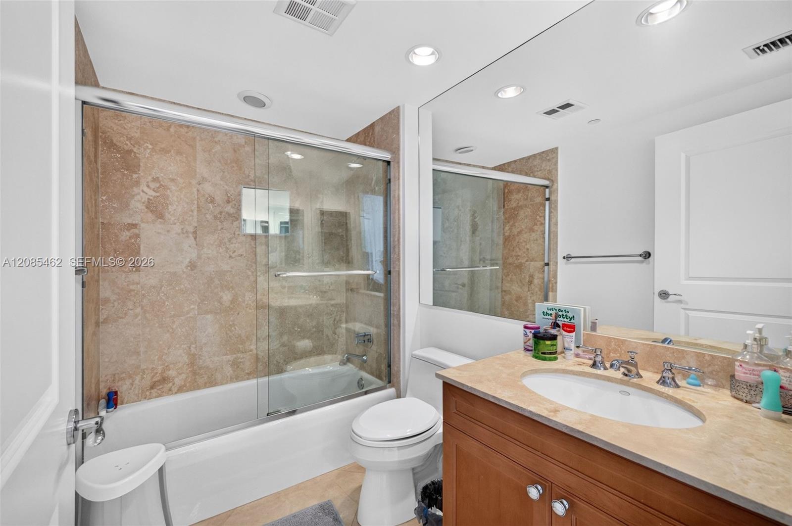 Ver detalles 2104 3 / 3 2030 sq. ft. $ 2026-09-08 0 foto