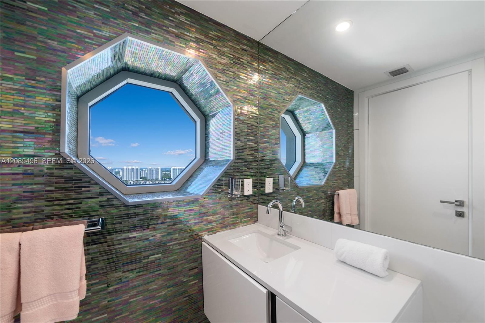 3406 4 / 4 2736 sq. ft. $ 2026-09-08 0 foto