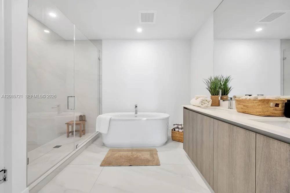 See details 1003 2 / 3 1361 sq. ft. $ 2026-09-09 0 Photo
