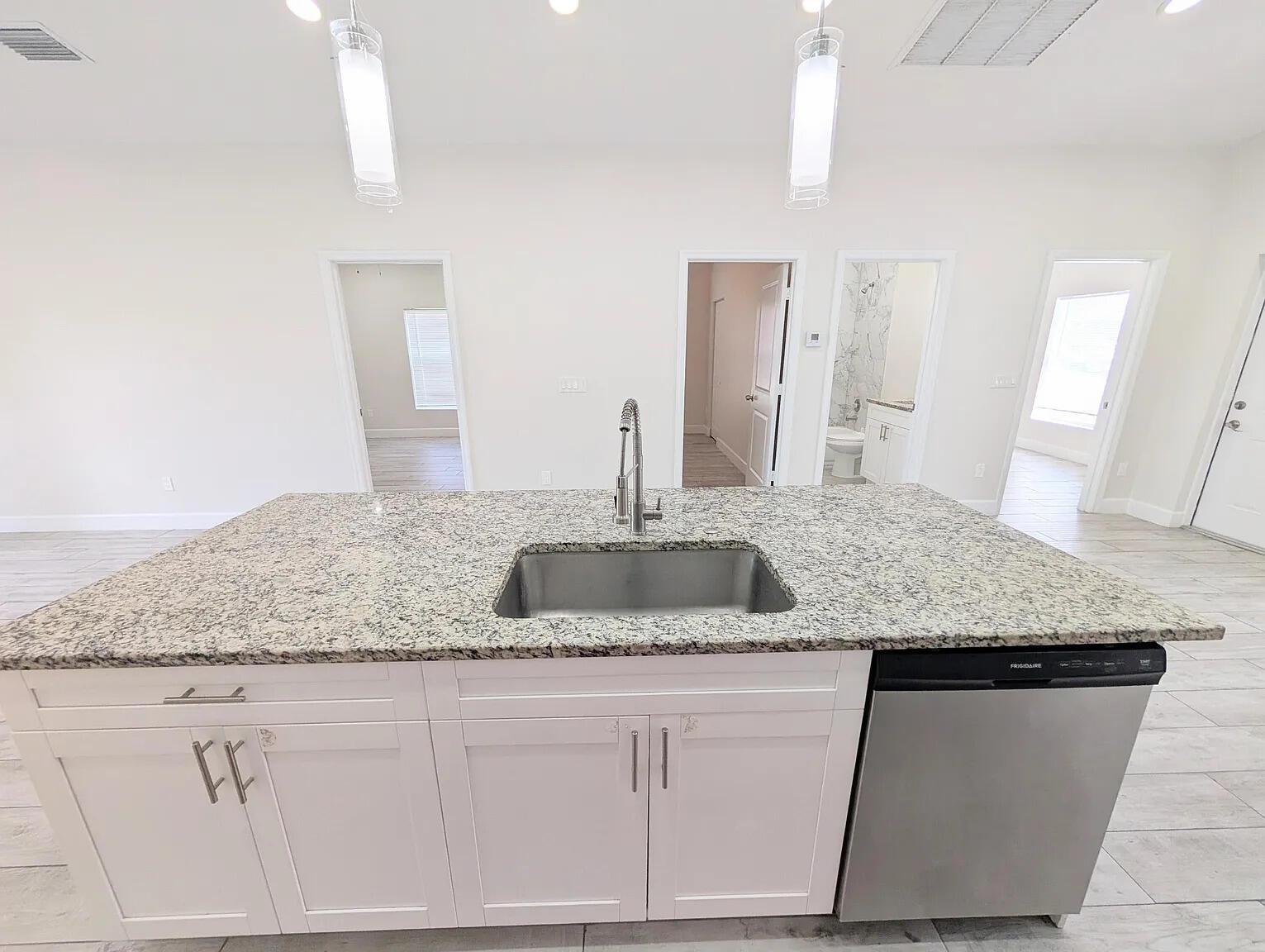   / 0 2360 sq. ft. $ 2026-09-10 0 foto