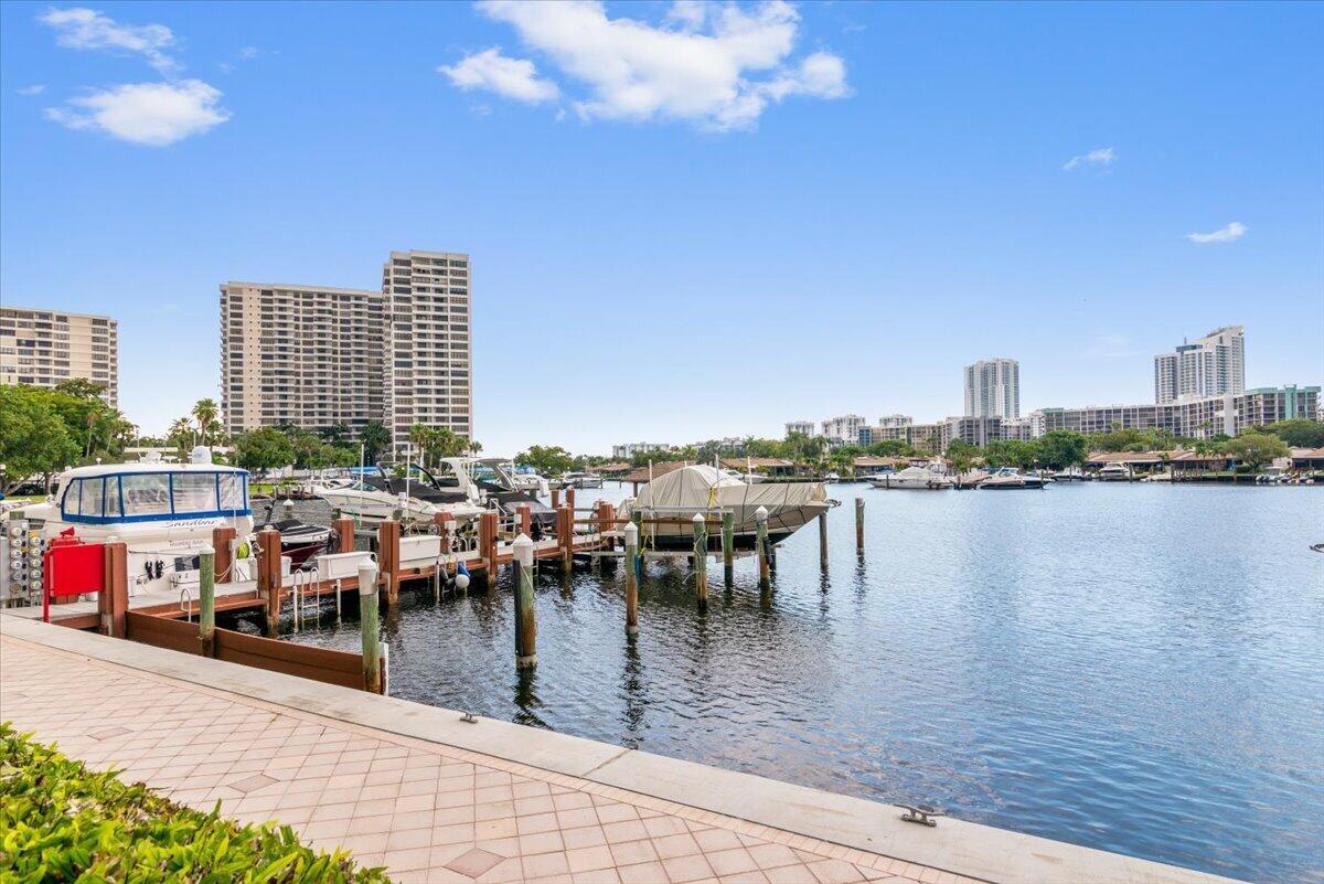 46-300Three-Islands-Boulevard-312-35