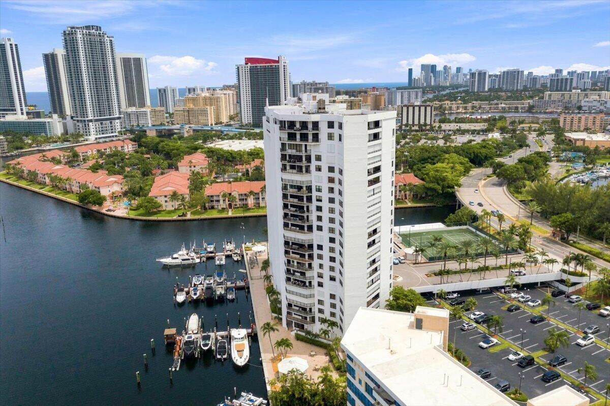 59-005_300Three-Islands-Boulevard-312-ae