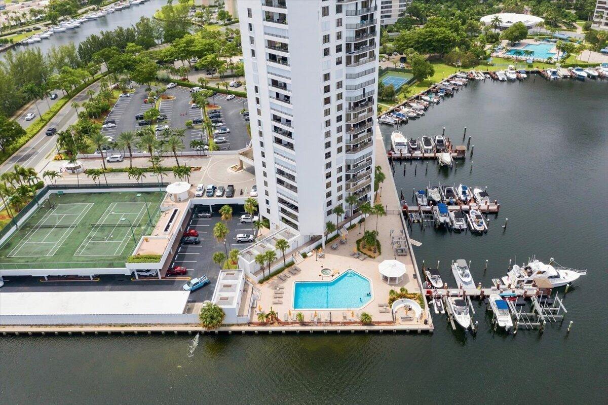 57-010_300Three-Islands-Boulevard-312-ae