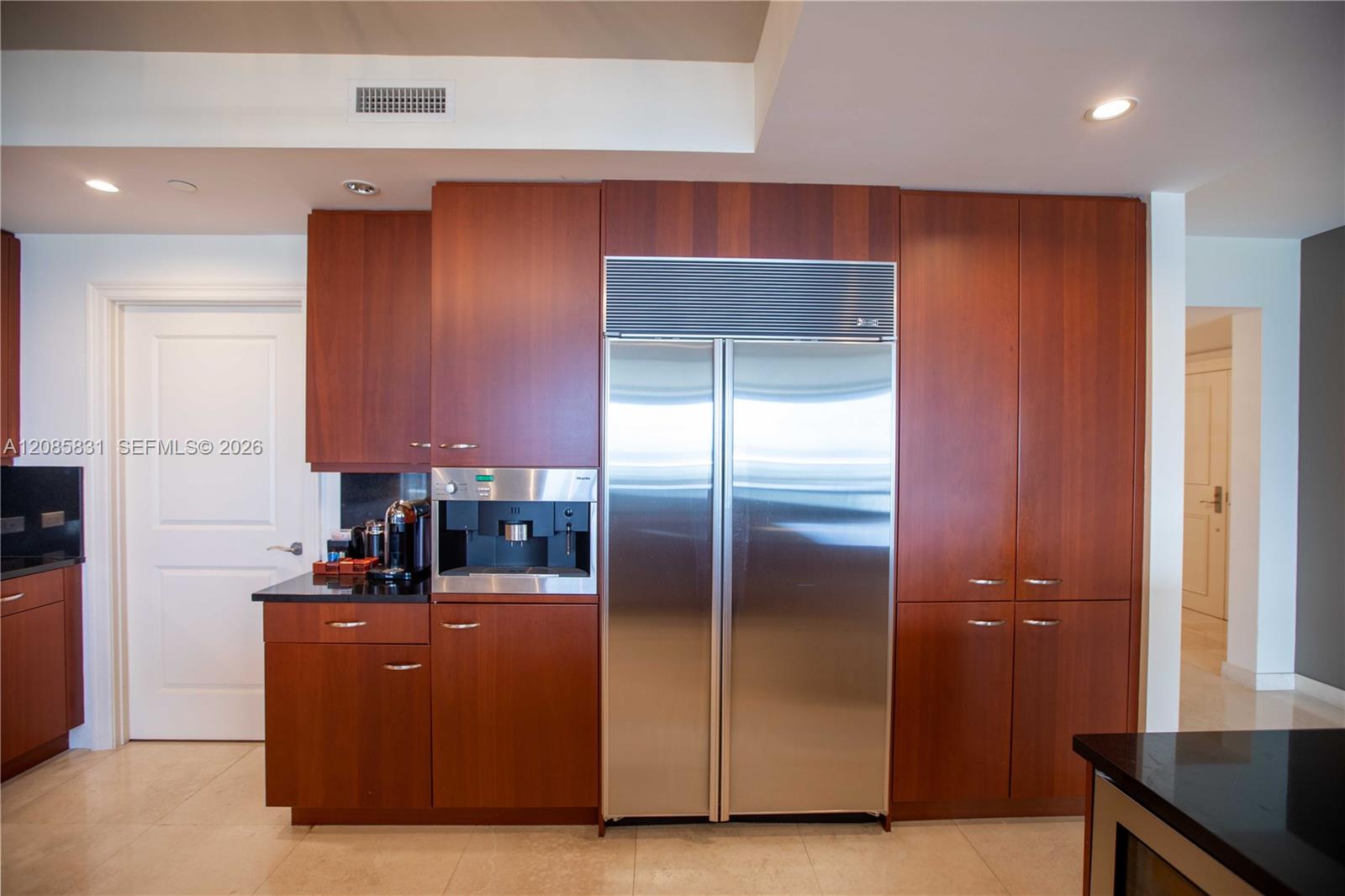 See details 2602 3 / 4 2840 sq. ft. $ 2026-09-09 0 Photo