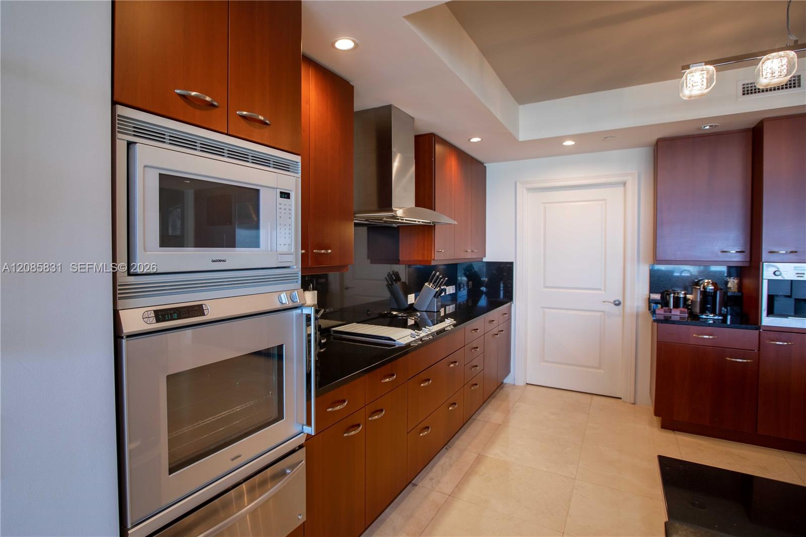 See details 2602 3 / 4 2840 sq. ft. $ 2026-09-09 0 Photo