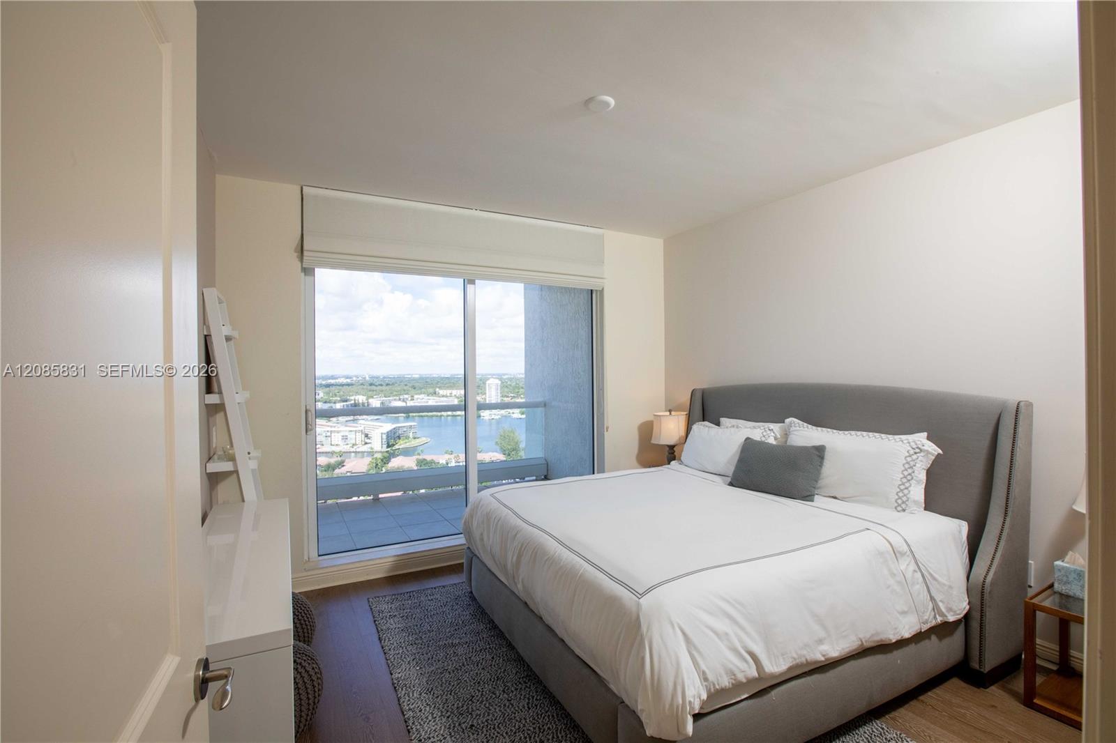 See details 2602 3 / 4 2840 sq. ft. $ 2026-09-09 0 Photo