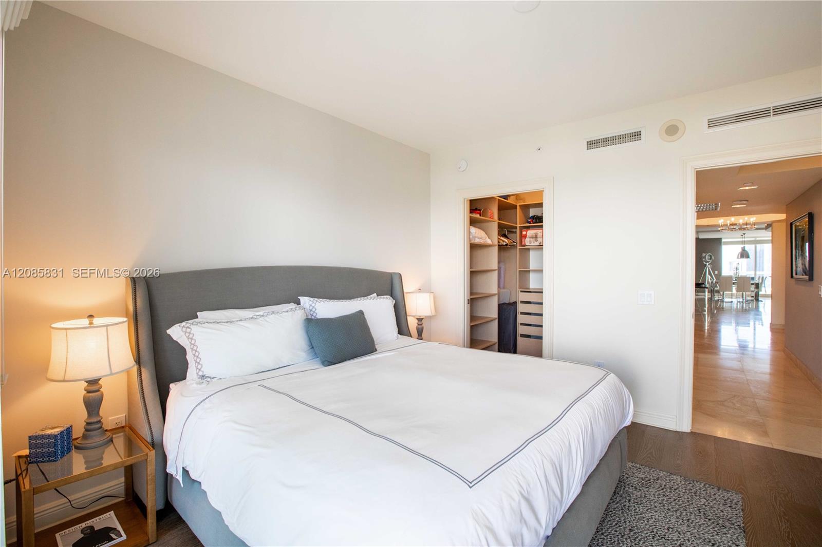 See details 2602 3 / 4 2840 sq. ft. $ 2026-09-09 0 Photo