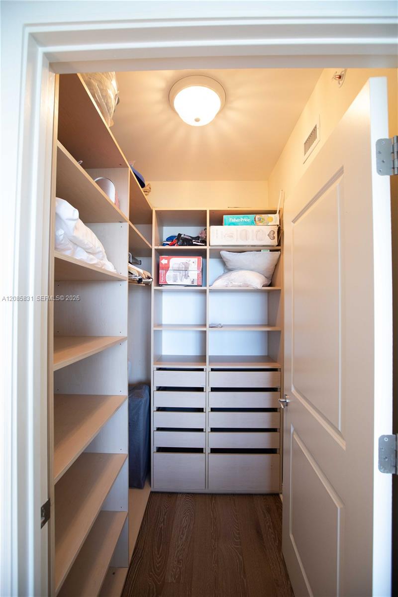 See details 2602 3 / 4 2840 sq. ft. $ 2026-09-09 0 Photo