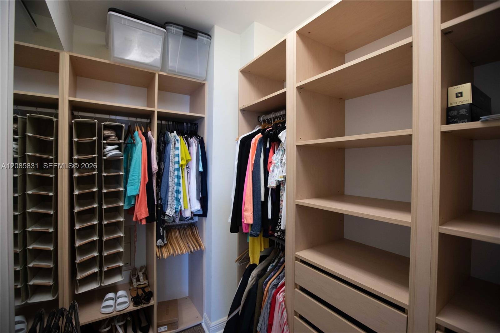 See details 2602 3 / 4 2840 sq. ft. $ 2026-09-09 0 Photo