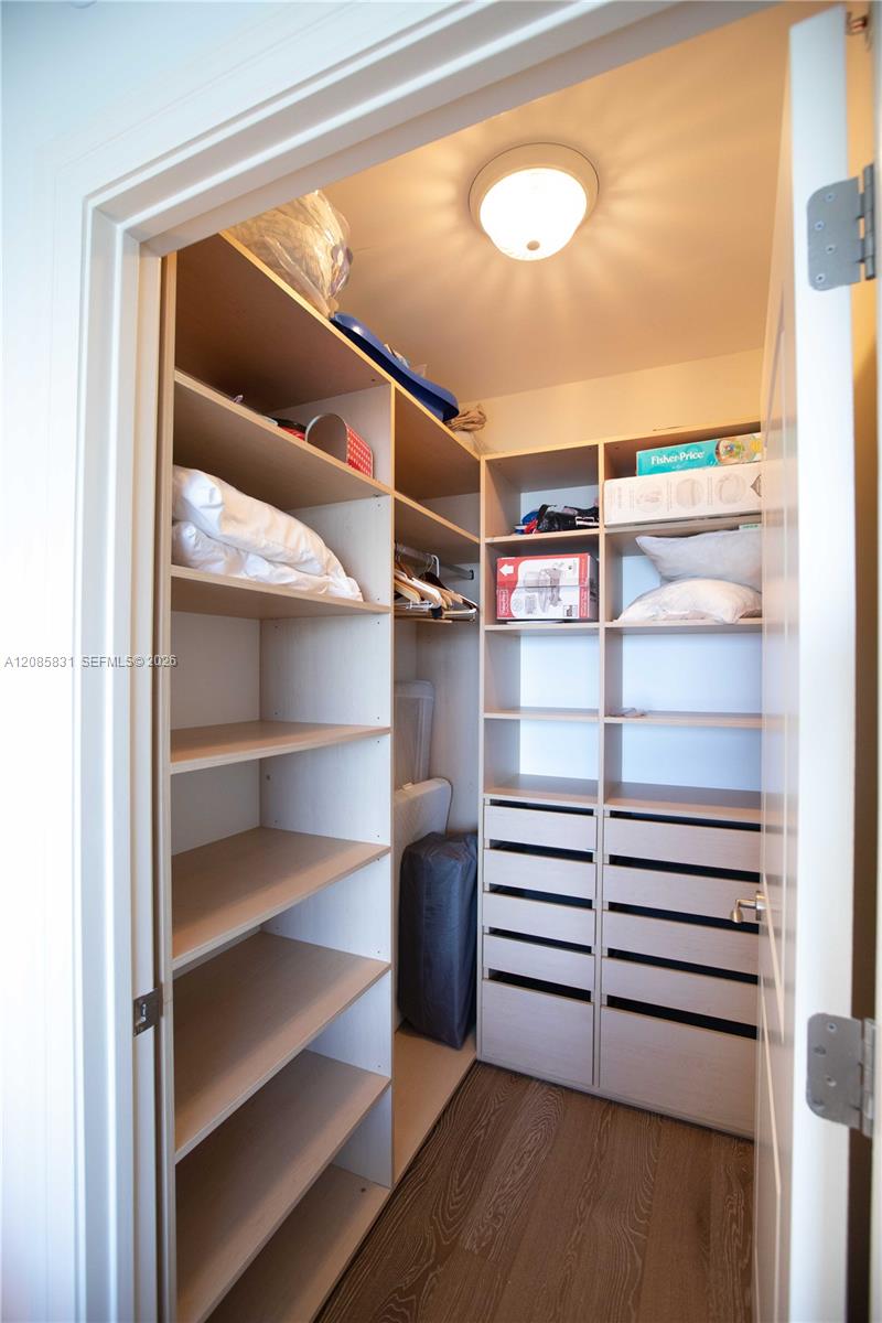 See details 2602 3 / 4 2840 sq. ft. $ 2026-09-09 0 Photo