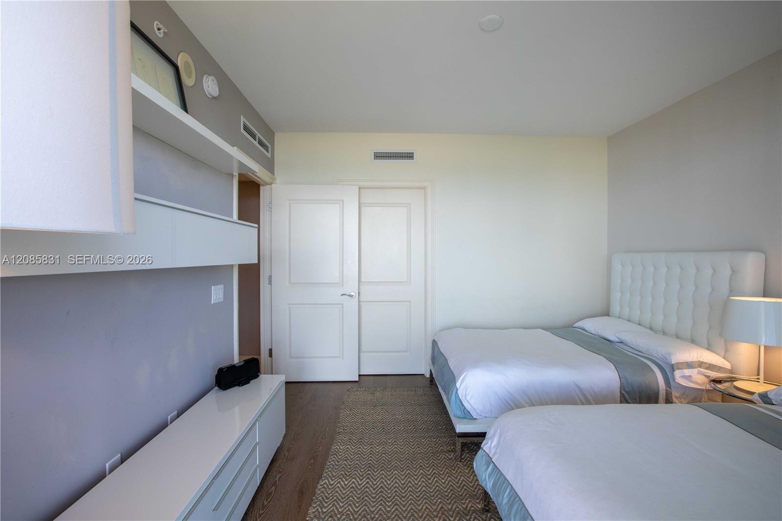 See details 2602 3 / 4 2840 sq. ft. $ 2026-09-09 0 Photo