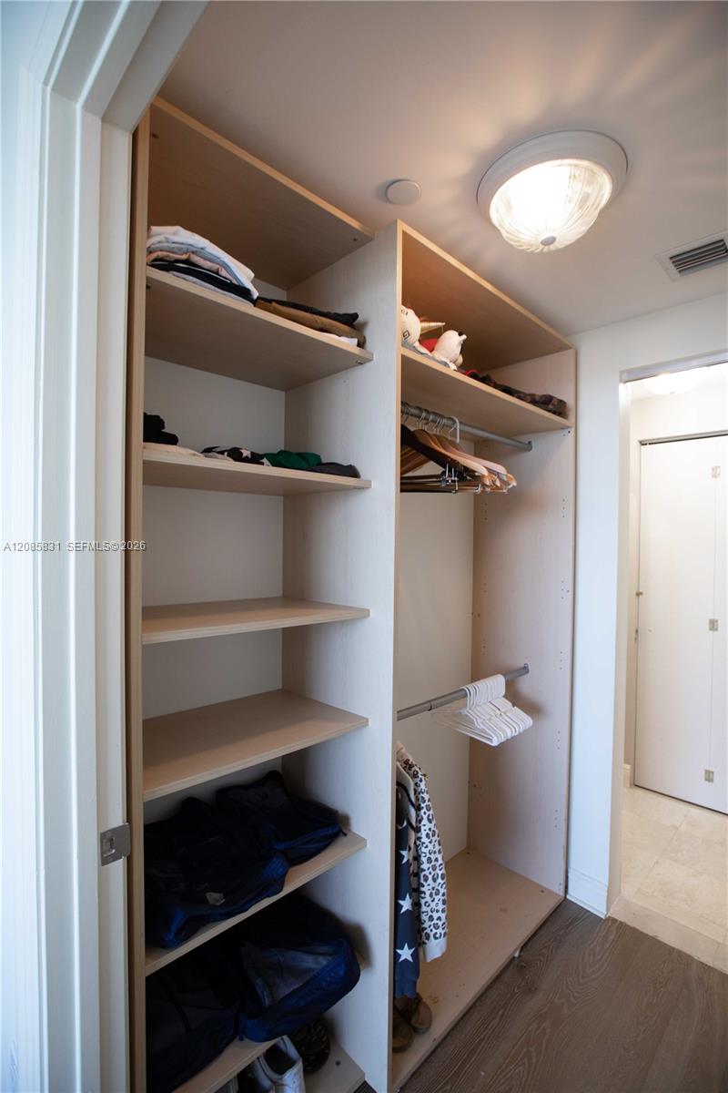 See details 2602 3 / 4 2840 sq. ft. $ 2026-09-09 0 Photo