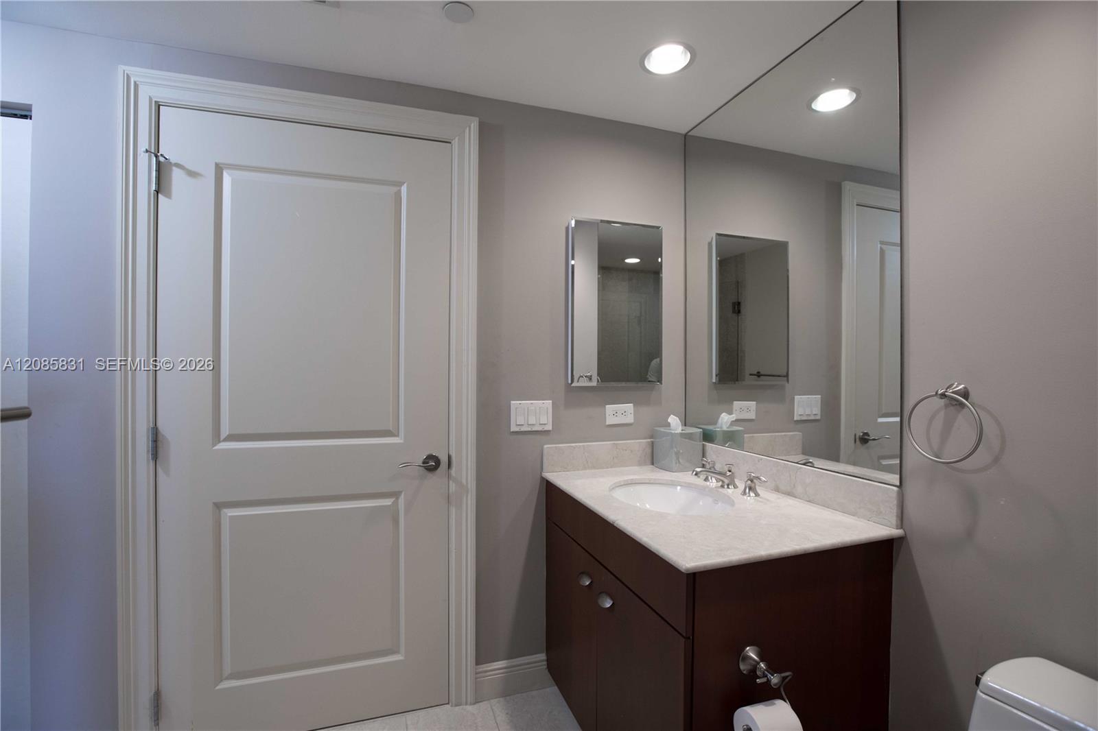 See details 2602 3 / 4 2840 sq. ft. $ 2026-09-09 0 Photo