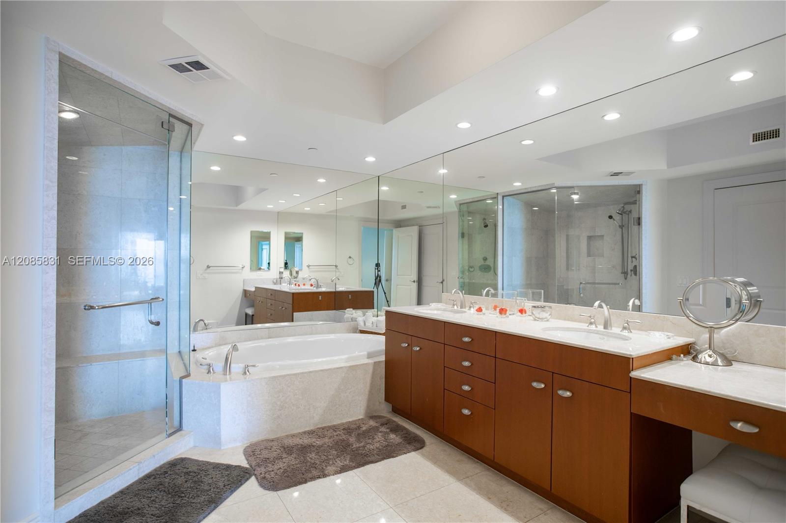 See details 2602 3 / 4 2840 sq. ft. $ 2026-09-09 0 Photo
