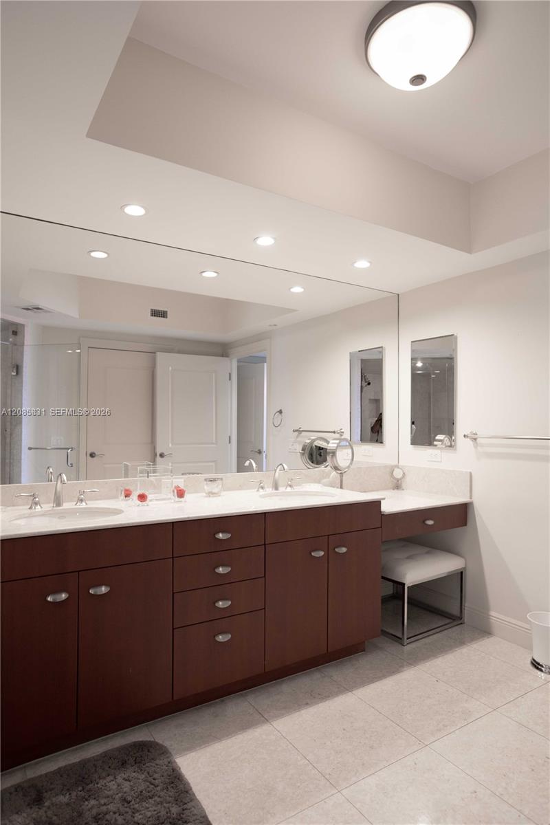 See details 2602 3 / 4 2840 sq. ft. $ 2026-09-09 0 Photo