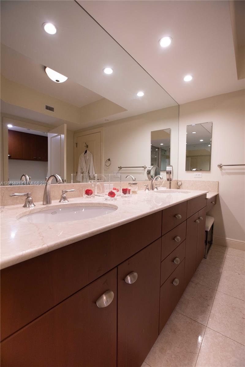 See details 2602 3 / 4 2840 sq. ft. $ 2026-09-09 0 Photo