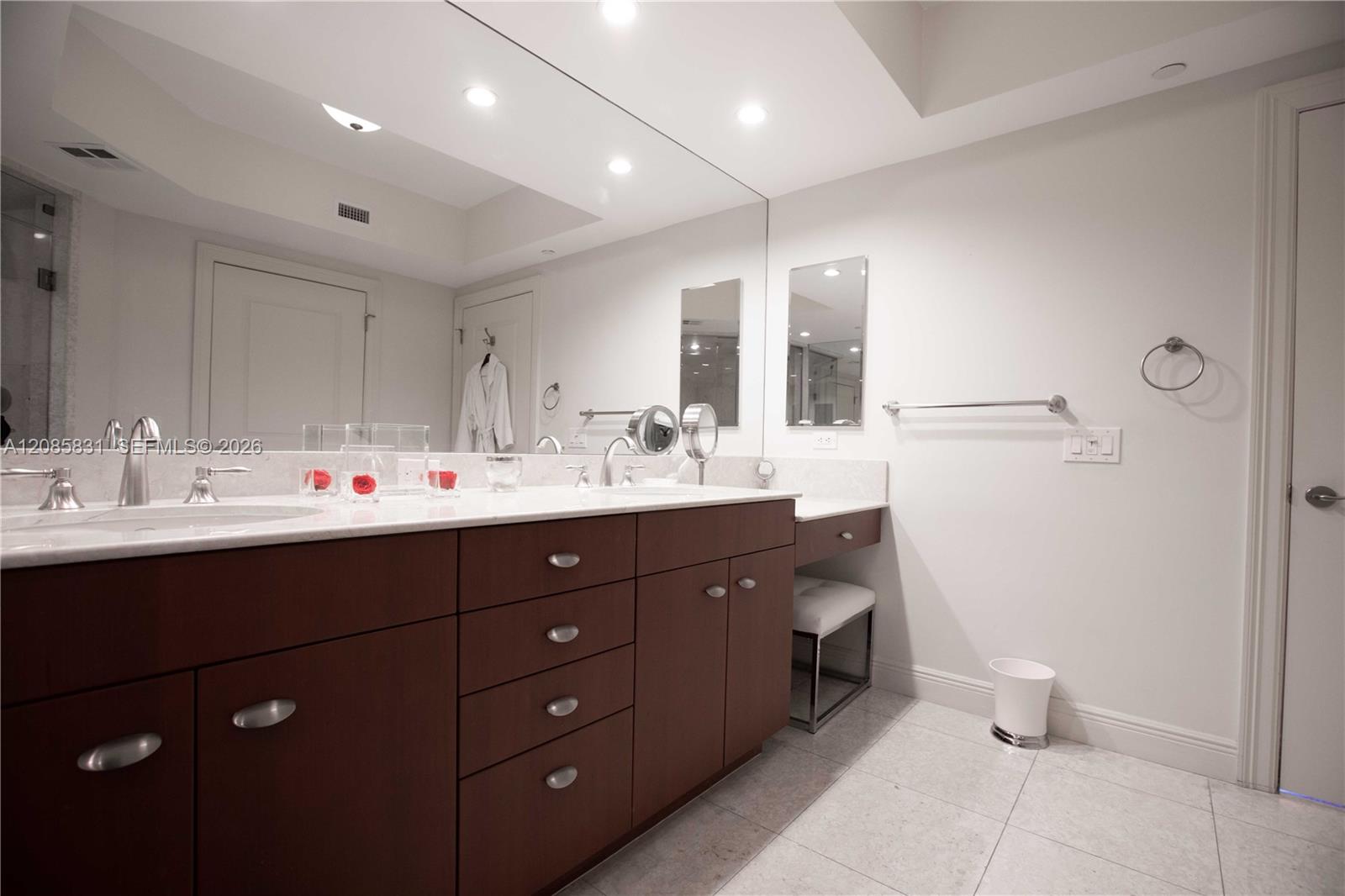 See details 2602 3 / 4 2840 sq. ft. $ 2026-09-09 0 Photo