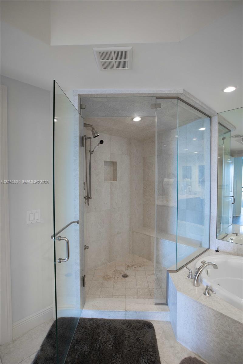See details 2602 3 / 4 2840 sq. ft. $ 2026-09-09 0 Photo