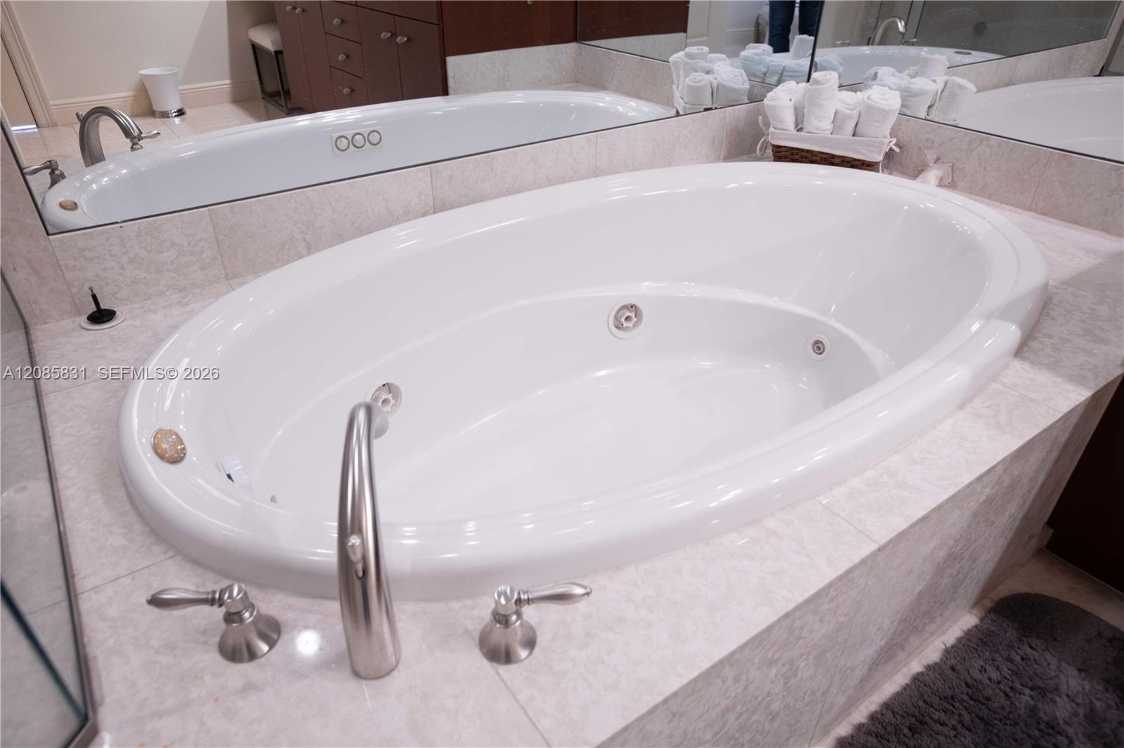See details 2602 3 / 4 2840 sq. ft. $ 2026-09-09 0 Photo