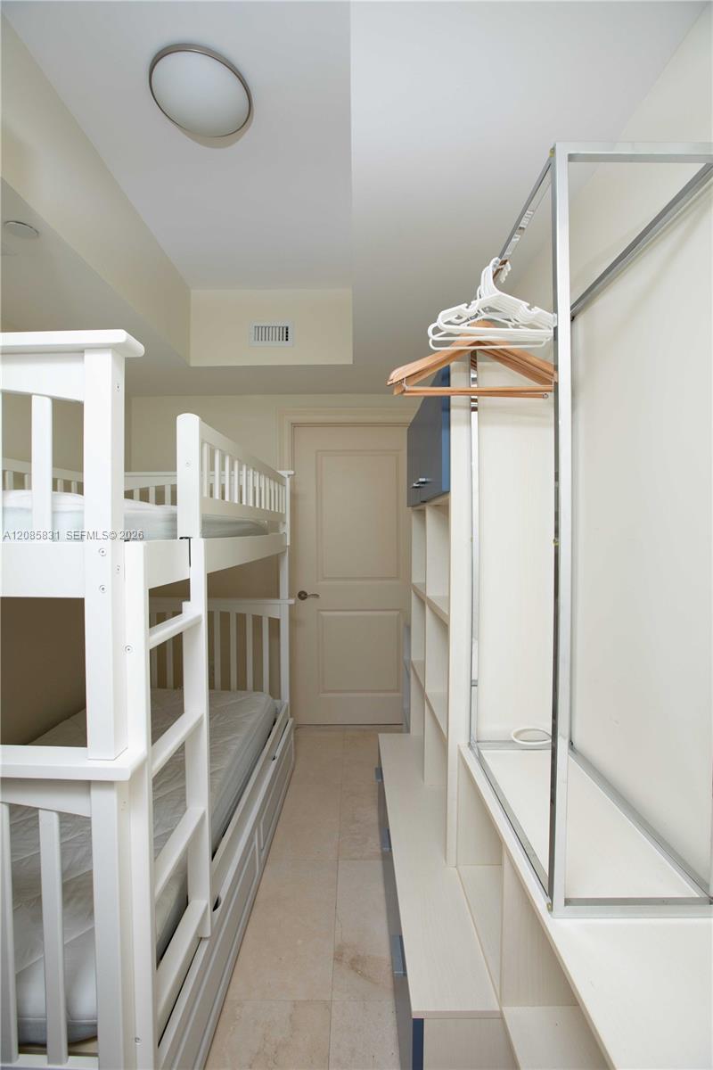 See details 2602 3 / 4 2840 sq. ft. $ 2026-09-09 0 Photo
