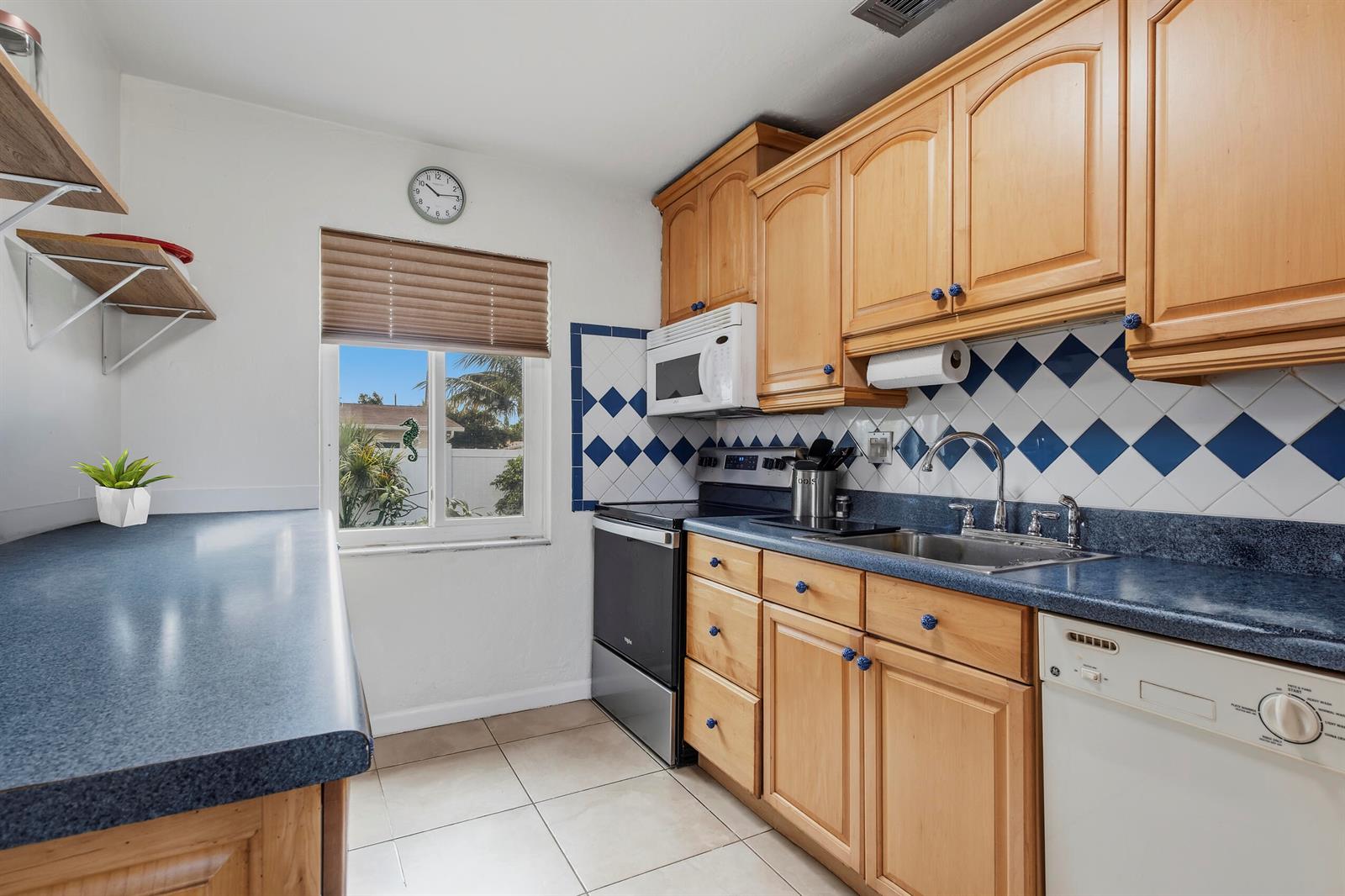 Ver detalles 3180 3 / 2 784 sq. ft. $ 2026-09-10 0 foto