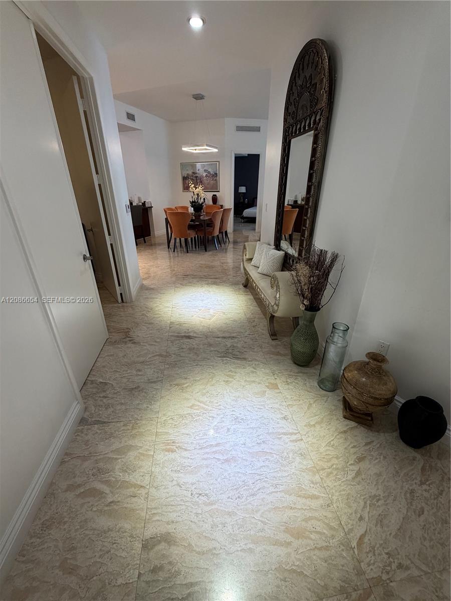 3707 3 / 3 2106 sq. ft. $ 2026-09-10 0 foto