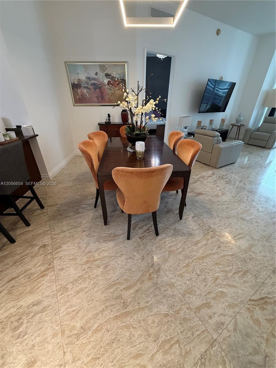 3707 3 / 3 2106 sq. ft. $ 2026-09-10 0 foto