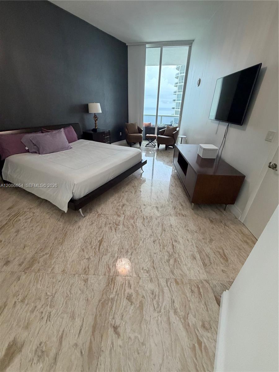 3707 3 / 3 2106 sq. ft. $ 2026-09-10 0 foto