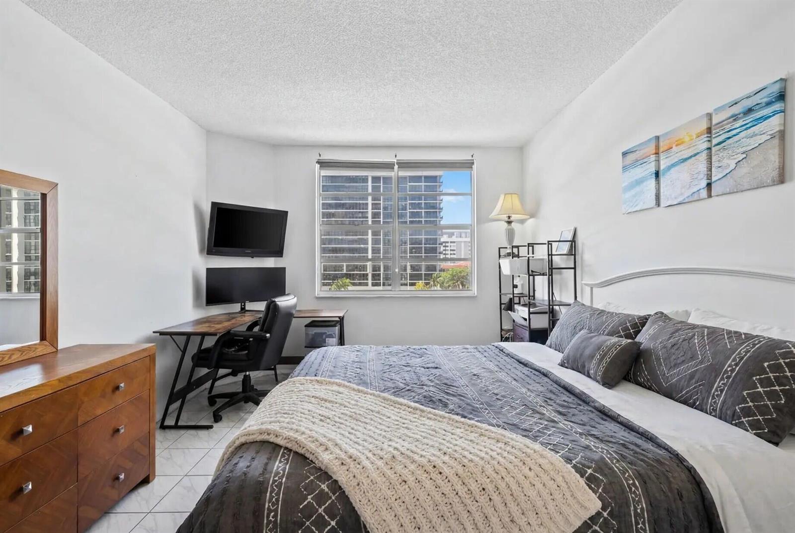 See details 3A 1 / 870 sq. ft. $ 2026-10-13 0 Photo