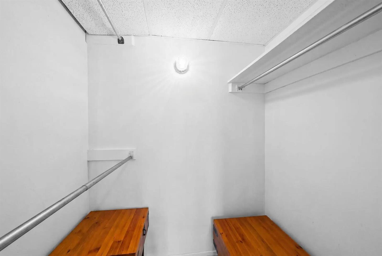 See details 3A 1 / 870 sq. ft. $ 2026-10-13 0 Photo