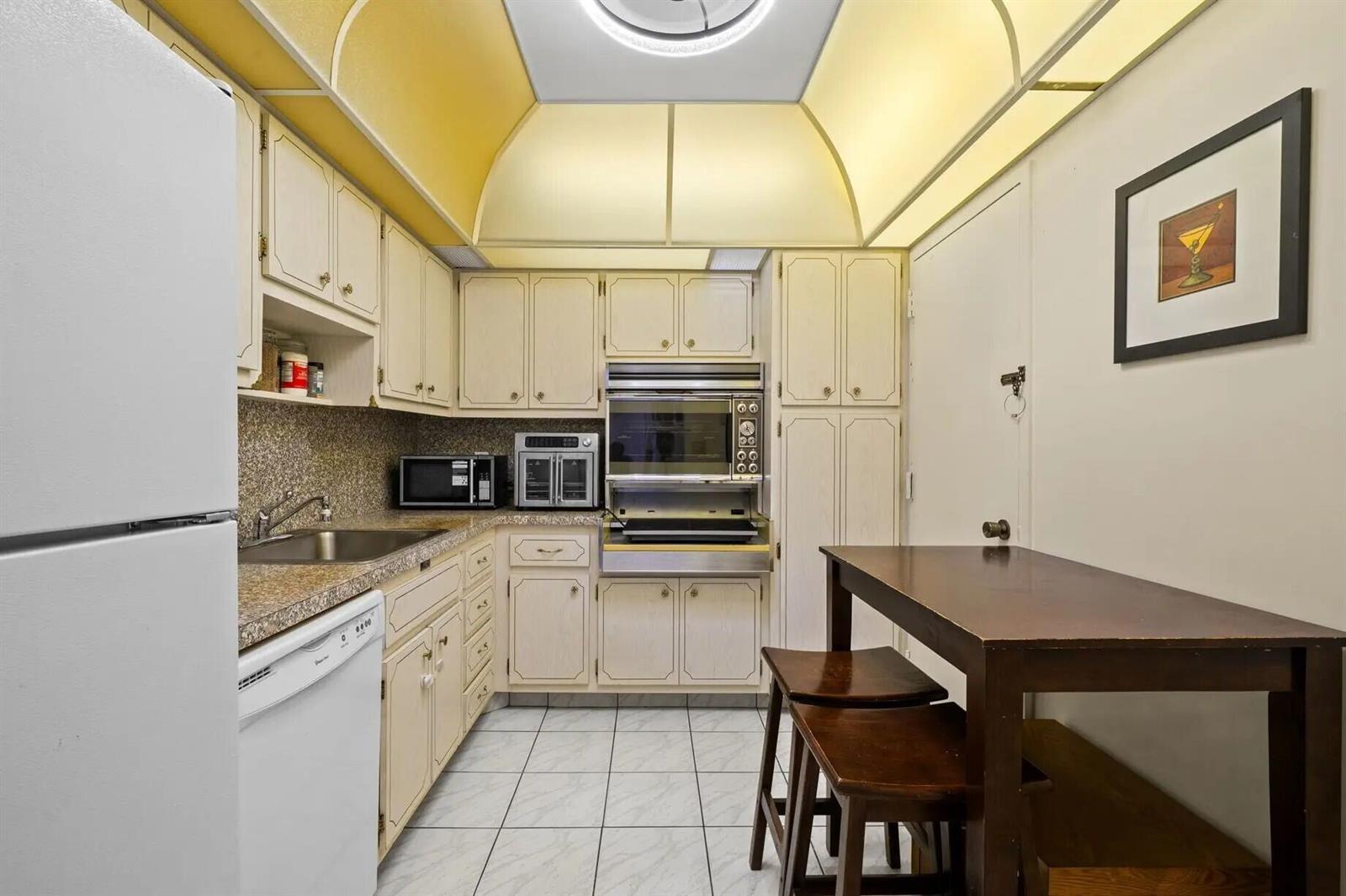 See details 3A 1 / 870 sq. ft. $ 2026-10-13 0 Photo