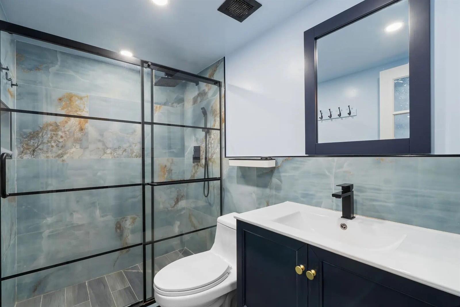 See details 3A 1 / 870 sq. ft. $ 2026-10-13 0 Photo
