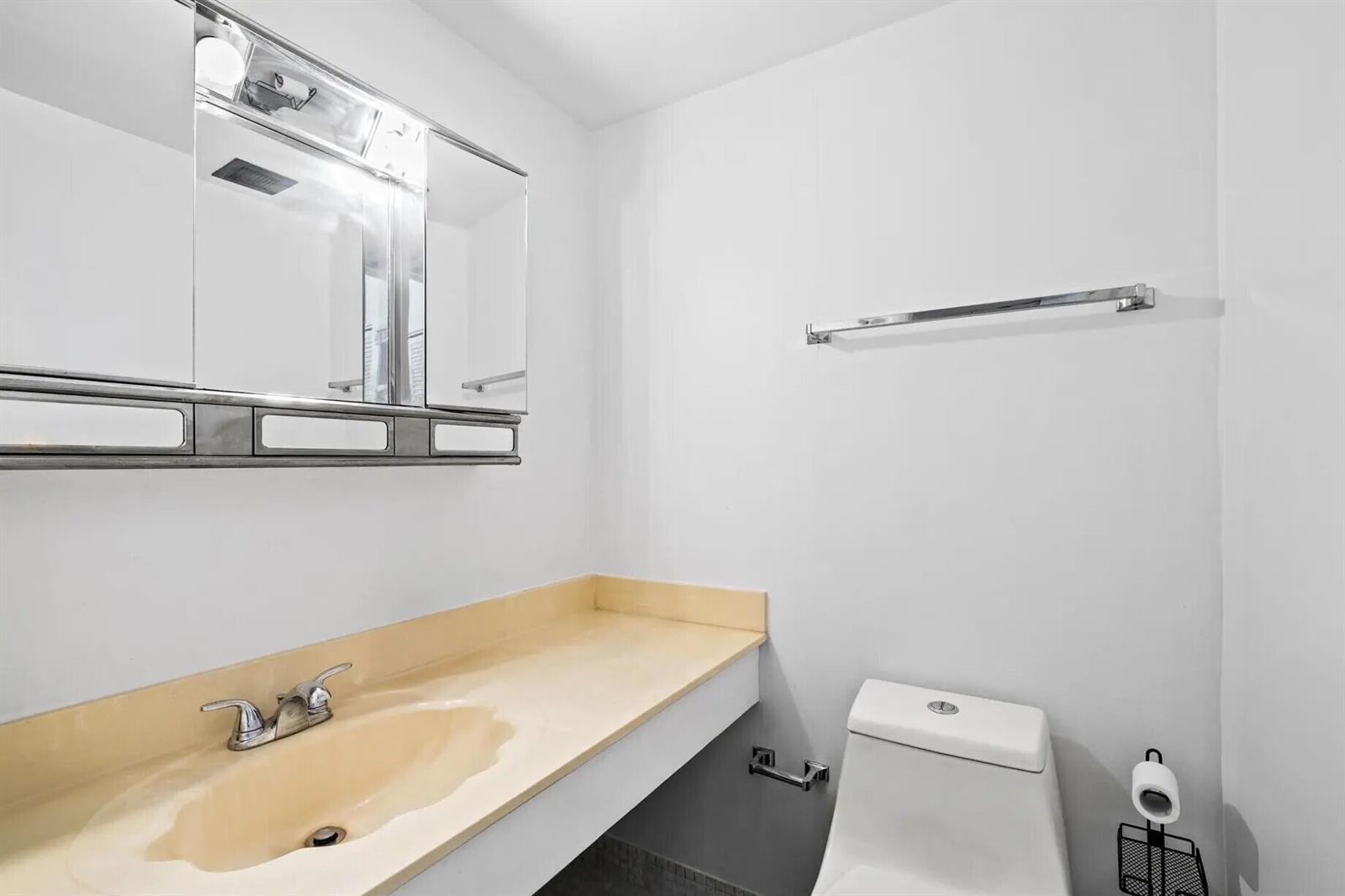 See details 3A 1 / 870 sq. ft. $ 2026-10-13 0 Photo