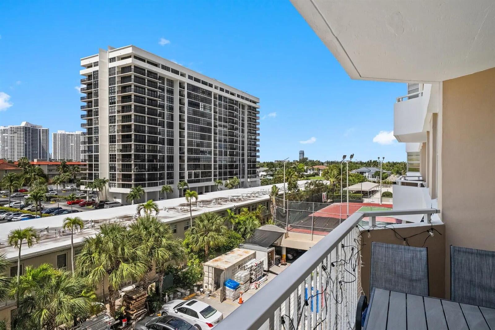 See details 3A 1 / 870 sq. ft. $ 2026-10-13 0 Photo