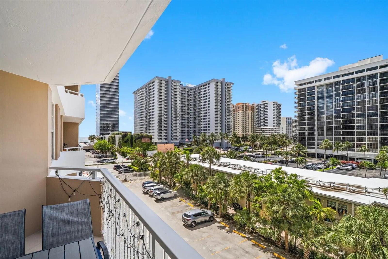 See details 3A 1 / 870 sq. ft. $ 2026-10-13 0 Photo