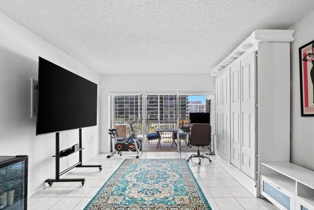 See details 3A 1 / 870 sq. ft. $ 2026-10-13 0 Photo