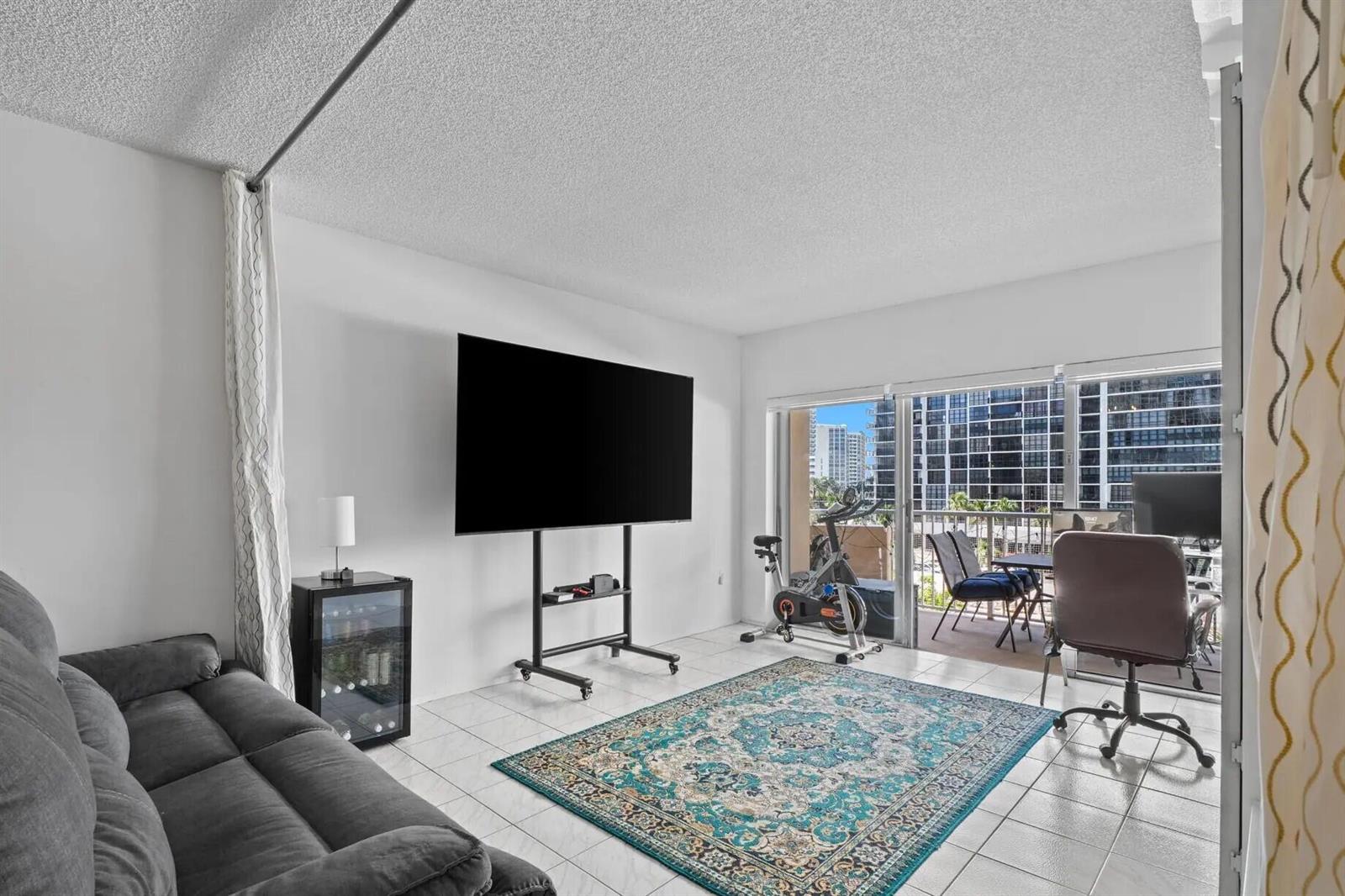 See details 3A 1 / 870 sq. ft. $ 2026-10-13 0 Photo