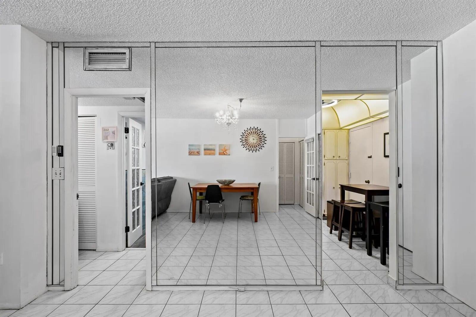 See details 3A 1 / 870 sq. ft. $ 2026-10-13 0 Photo