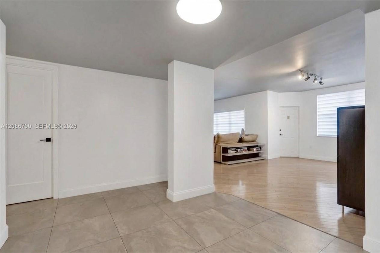 See details LE 3 / 3 1780 sq. ft. $ 2026-09-10 0 Photo