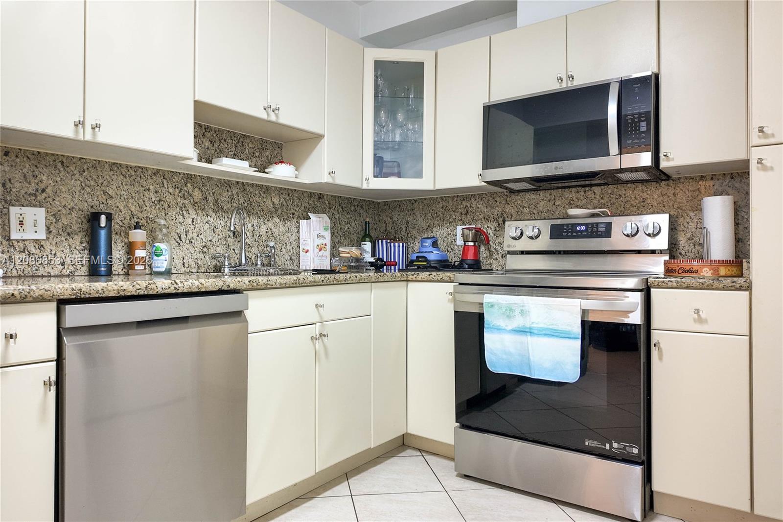 See details 4A 1 / 2 870 sq. ft. $ 2026-09-10 0 Photo