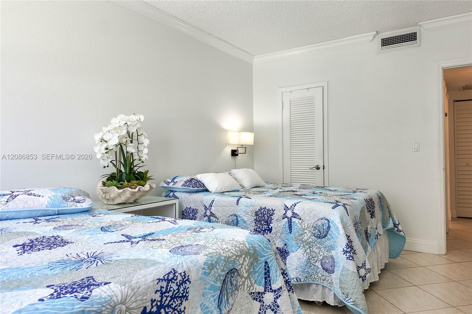 See details 4A 1 / 2 870 sq. ft. $ 2026-09-10 0 Photo