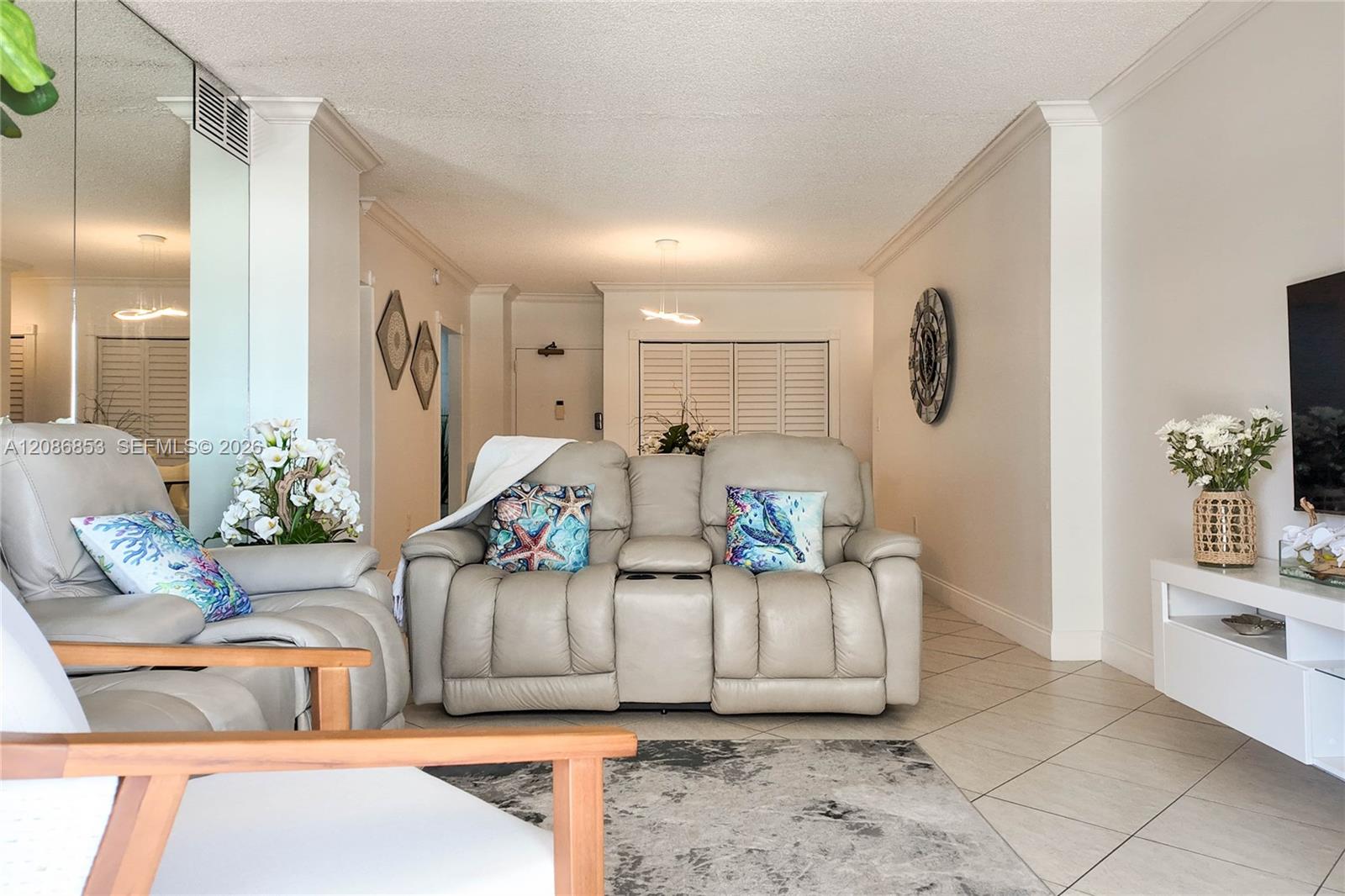 See details 4A 1 / 2 870 sq. ft. $ 2026-09-10 0 Photo