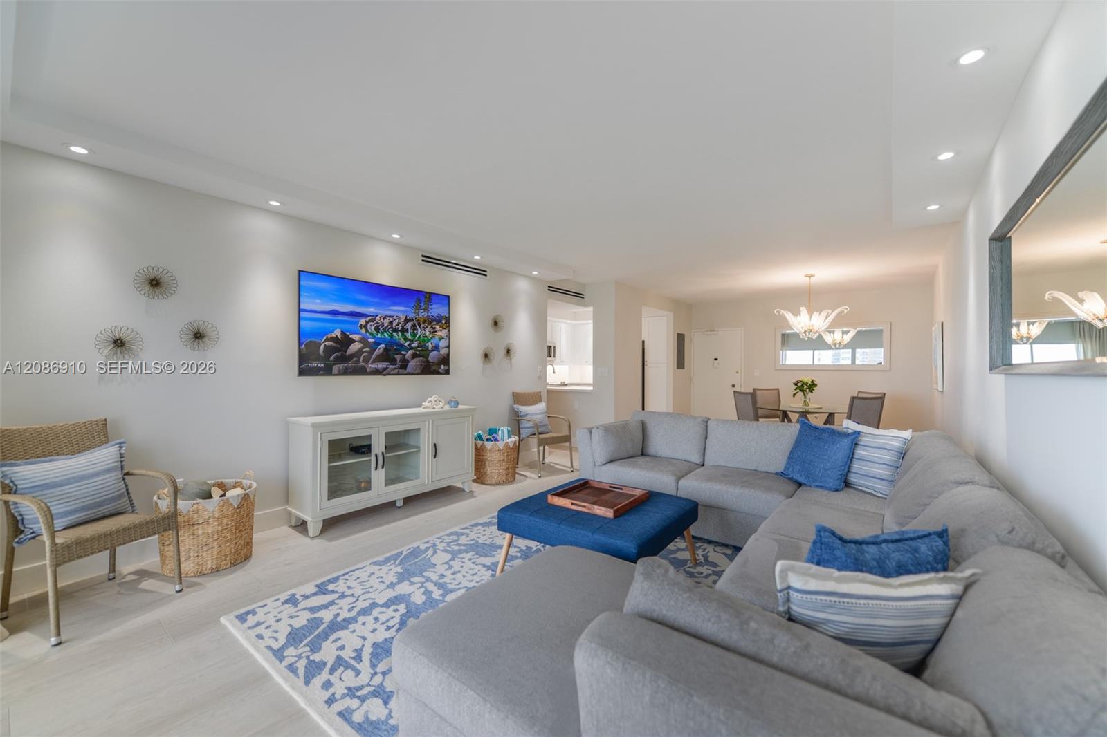 See details 11H 2 / 2 1240 sq. ft. $ 2026-09-10 0 Photo