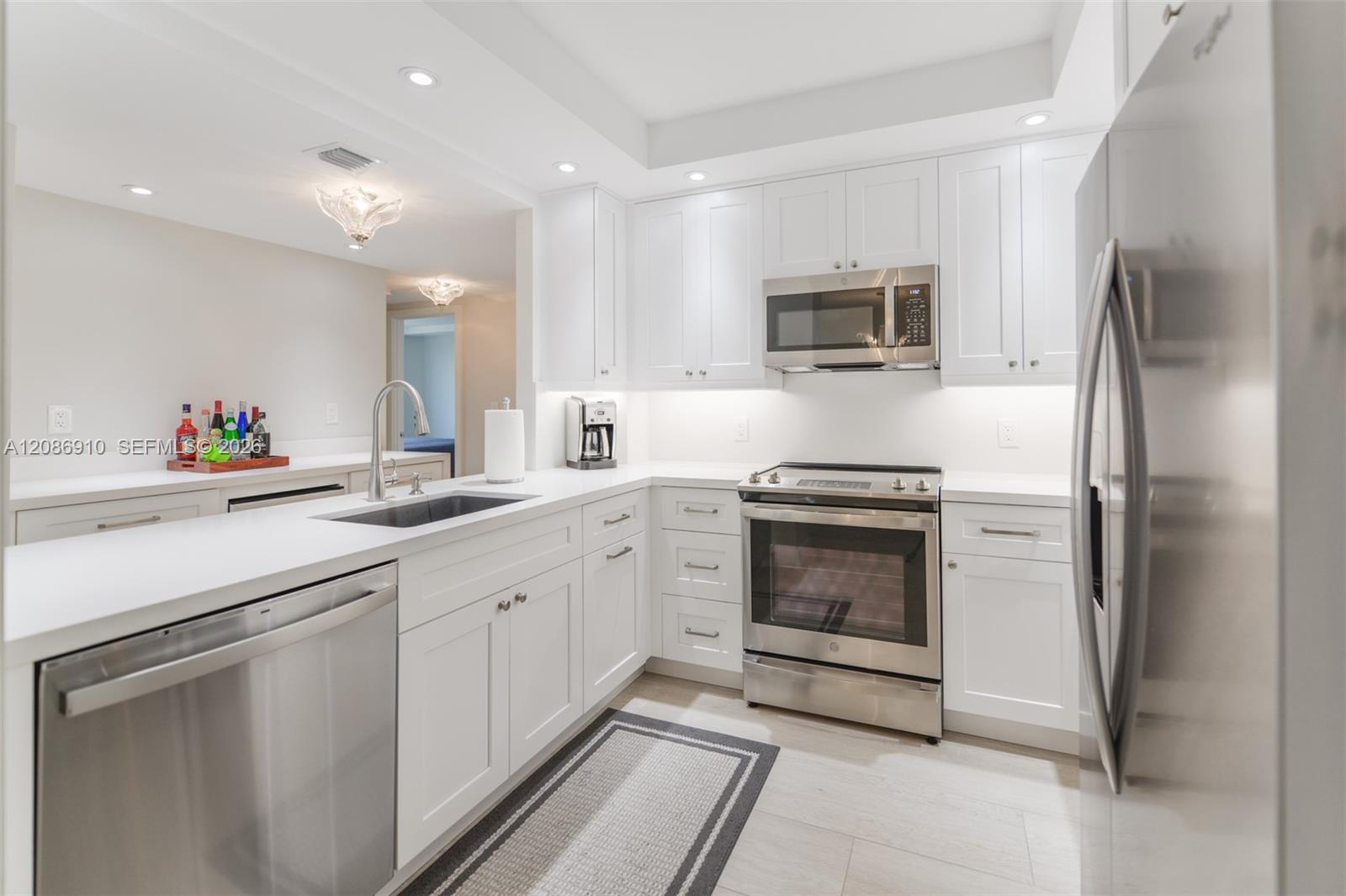 See details 11H 2 / 2 1240 sq. ft. $ 2026-09-10 0 Photo
