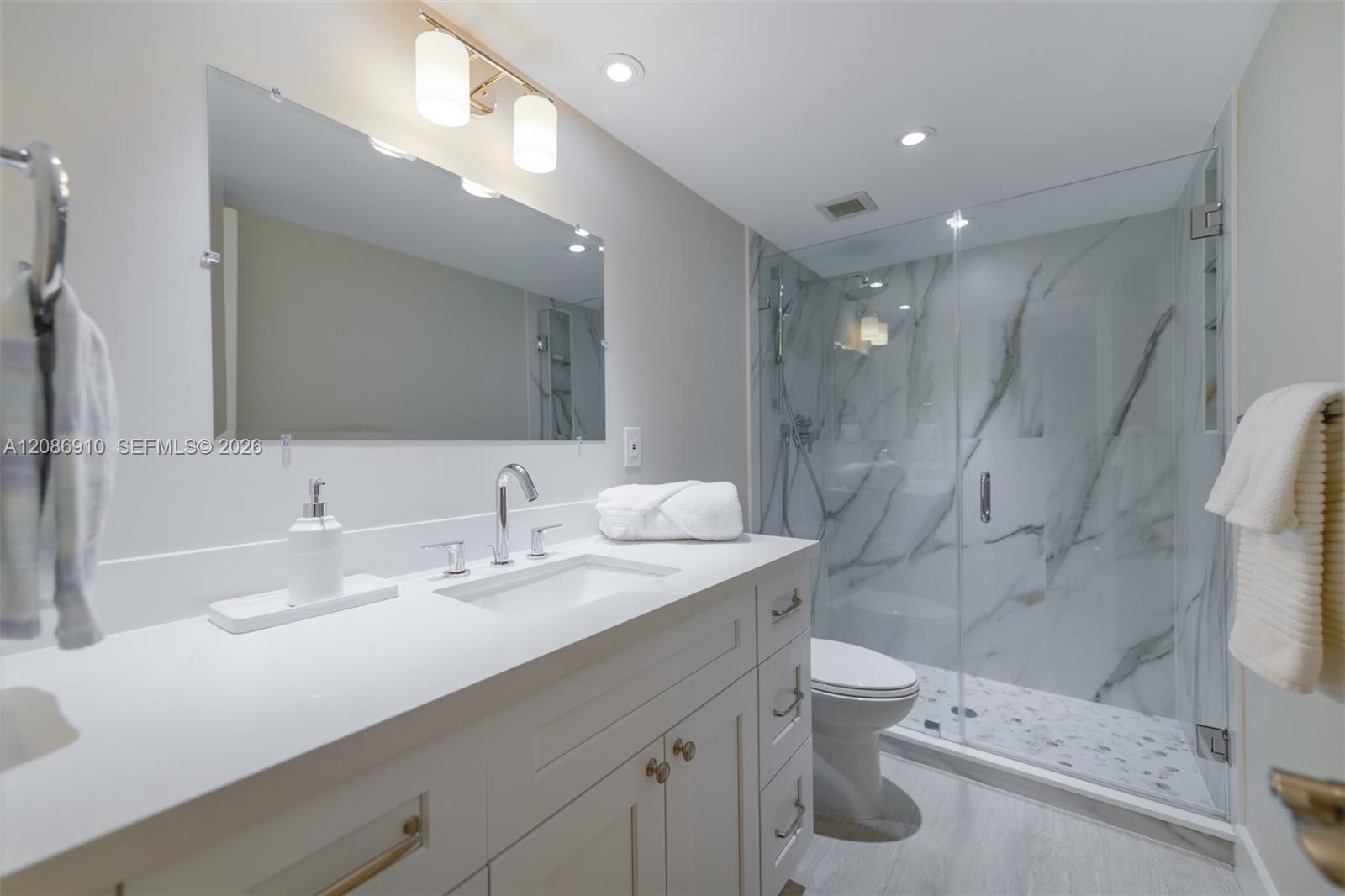 See details 11H 2 / 2 1240 sq. ft. $ 2026-09-10 0 Photo